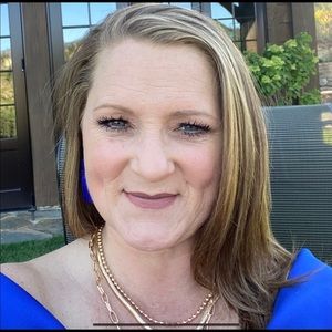 Meet your Posher, Dee